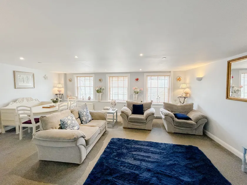 Town Centre Apartment - Image 1