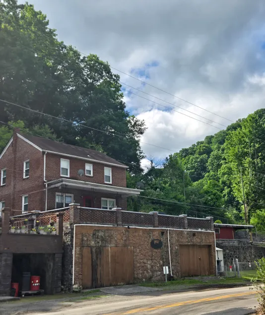 Northfork Home With Parking & Close Trail Access - Image 1