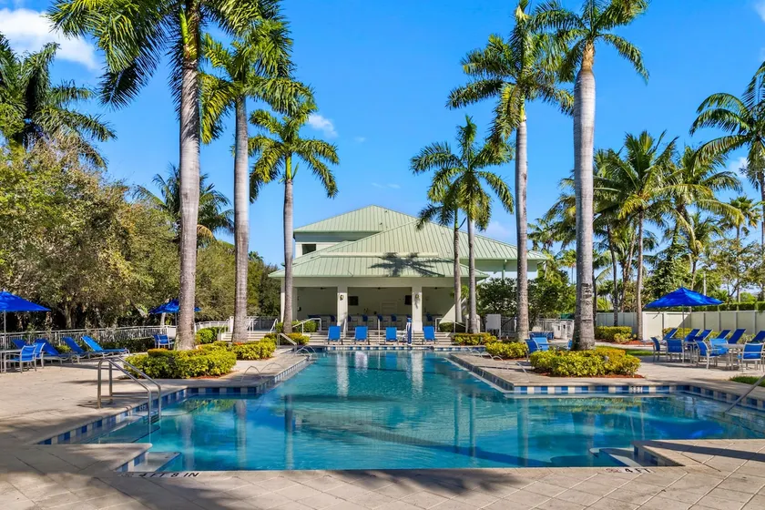 Space for everyone! 3 Bed/4 Bath Villa 2070 sq ft - Image 1