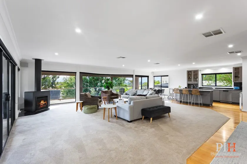 Spacious Retreat with Coastal Views - Image 1