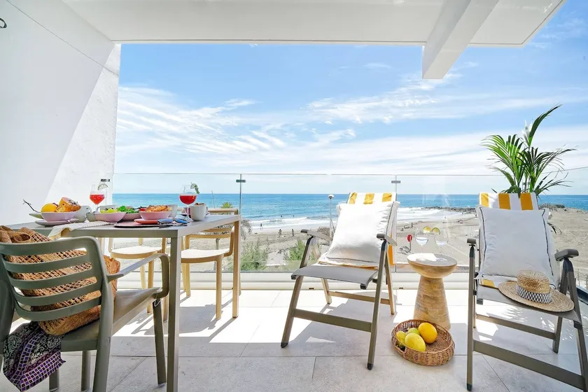 Sea Views & Prime Location – Amapola Waves - Image 1
