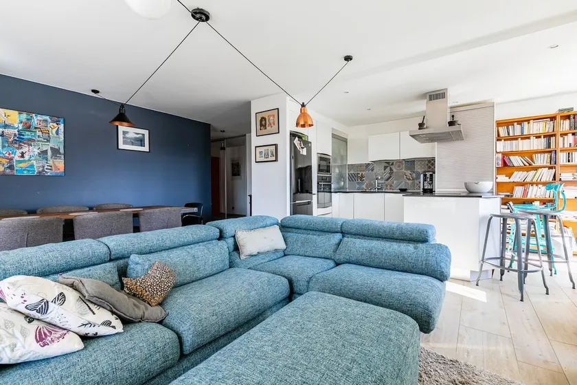 Quiet apartment, 2 Bedrooms, Terrace - Image 1