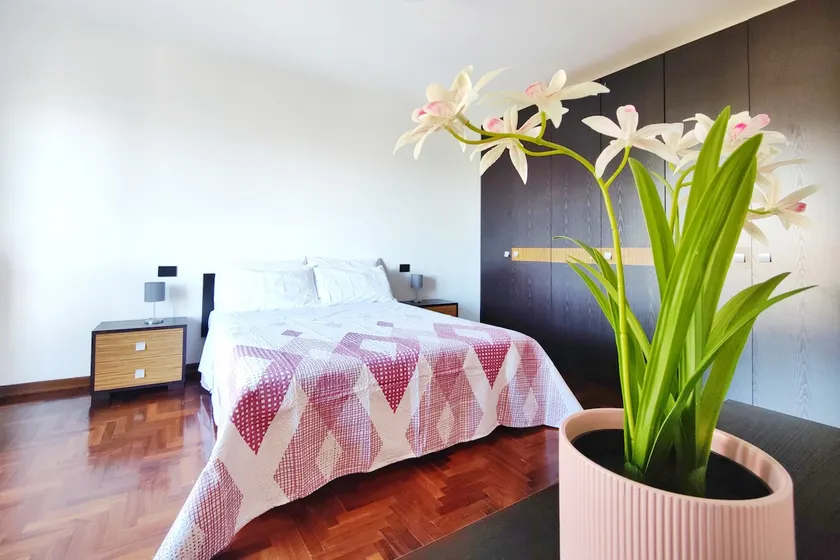 Penthouse with Private Parking - Image 1
