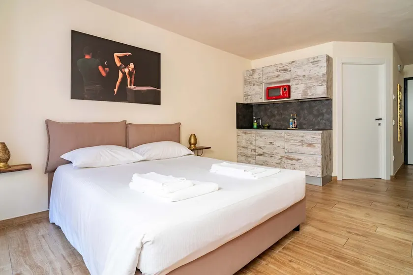 Maison Soleil -On the Way - Short-term rentals Italy - Image 1