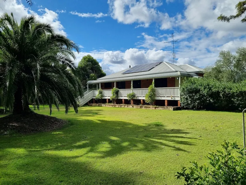 Maranda Country Estate 5 Bedrooms with Pool, Spa & EV - Image 1
