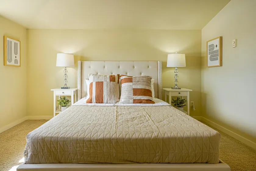 Stylist Home with Dual Suites near Green Lake - Image 1