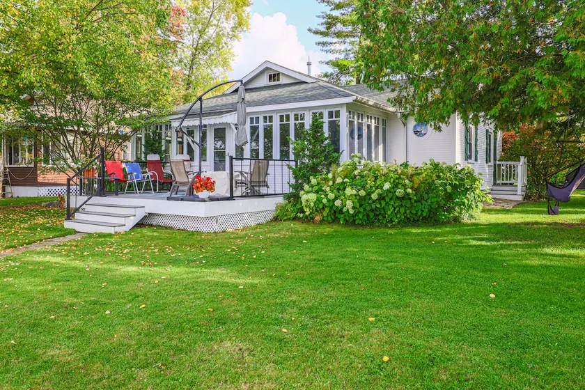 The Red Geranium Cottage of Big White Fish Lake! - Image 1