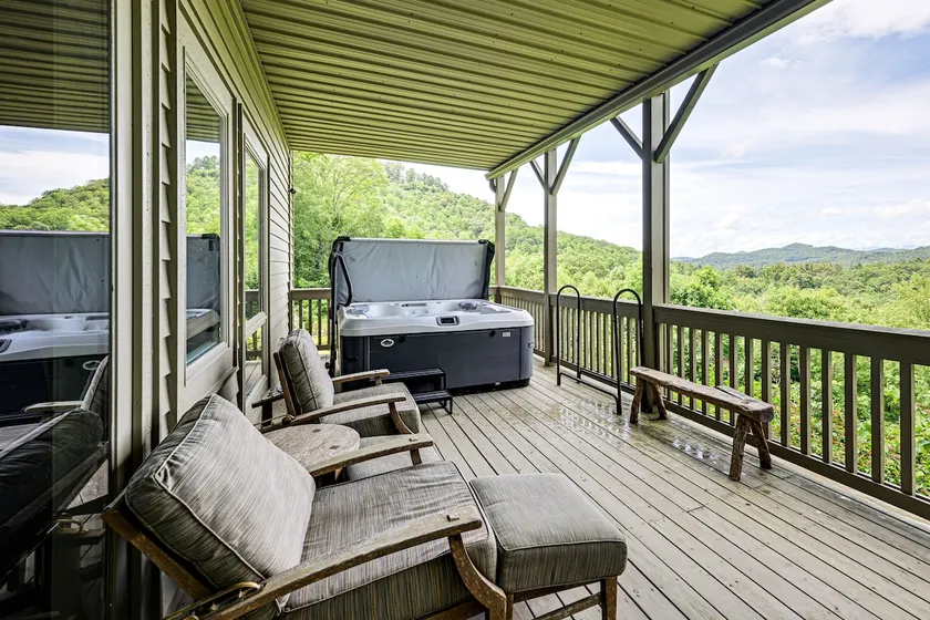 Water Views! Group-friendly Lake Glenville Home - Image 1