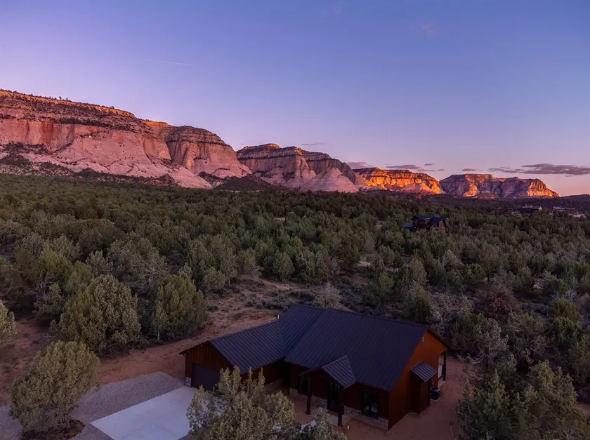 The Hideout, Hot Tubbin' & Zion Lovin - Image 1
