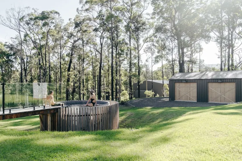 Forever Sunday - Plunge Pool, Woodfire pizza oven, Outdoor firepit - Image 1