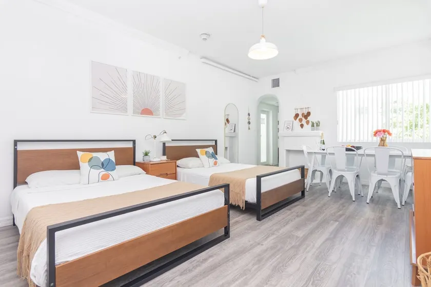 Modern 2 bedroom apartment in the heart of SOUTH BEACH - Image 1