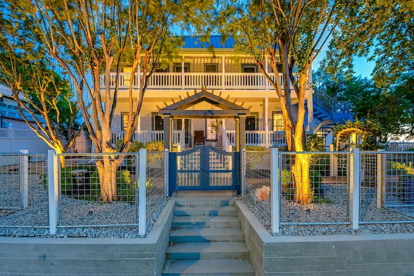 20% Off May! Marble Falls Suite, 1 Block To DT - Image 1