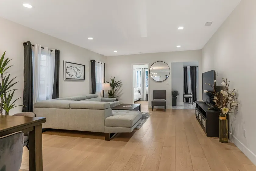 Pet Friendly, Modern, Mins to Retro Row & Beach - Image 1