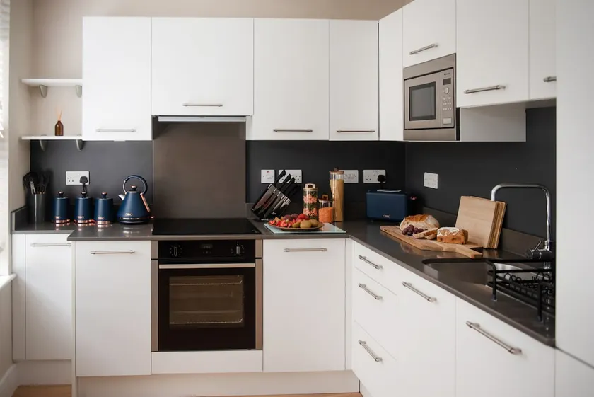 John Street Modern Two Bed Apartment - Image 1