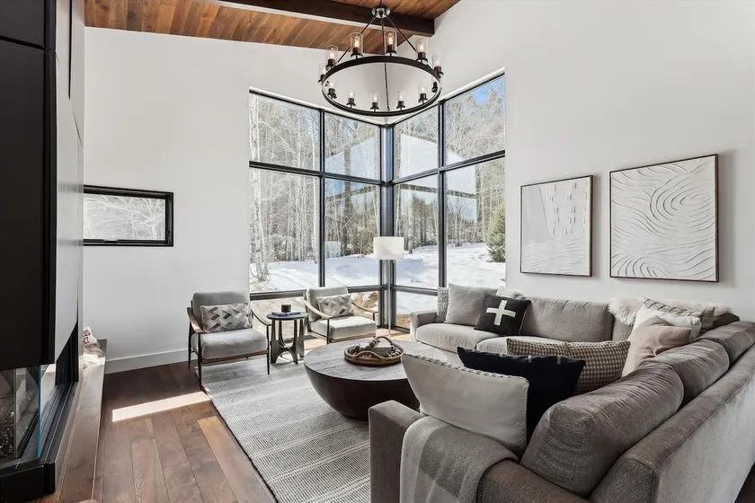 Wildebrook: 4br Mountain Luxury, fireplace, hot tub, x-country ski in/out, 10min to ski resort! - Image 1