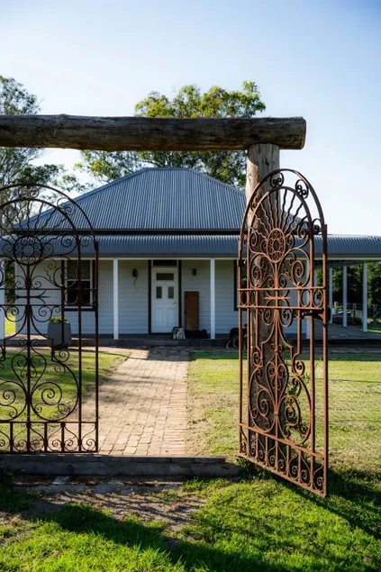 Ravenscroft Cottage - Image 1