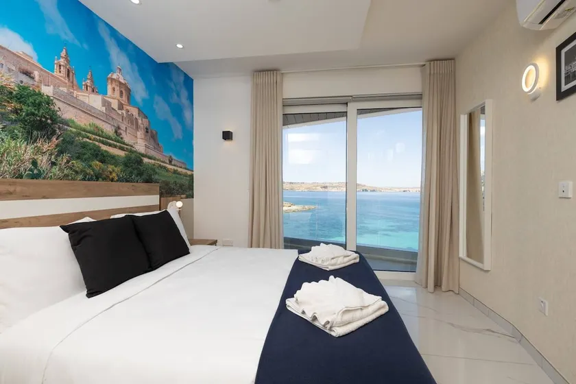 Ivory Suite seafront with views!- Fl 9 by Homely - Image 1