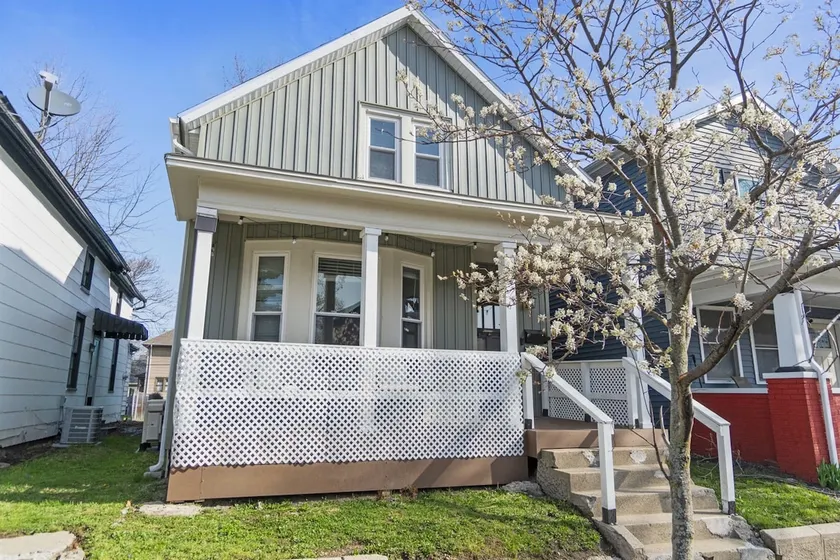 Charming 2BR – 2-Min Walk to Downtown Attractions - Image 1