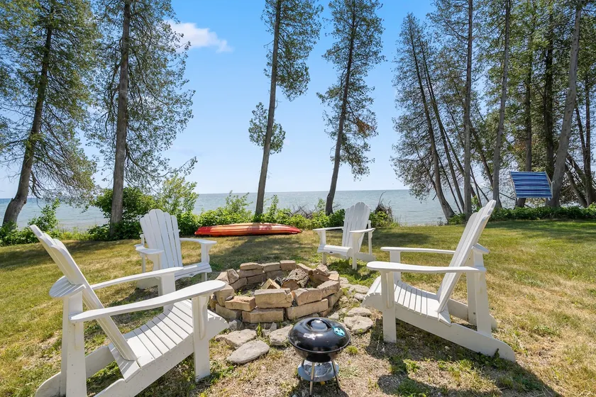 Classic Door County Cottage on Lake Michigan - Image 1