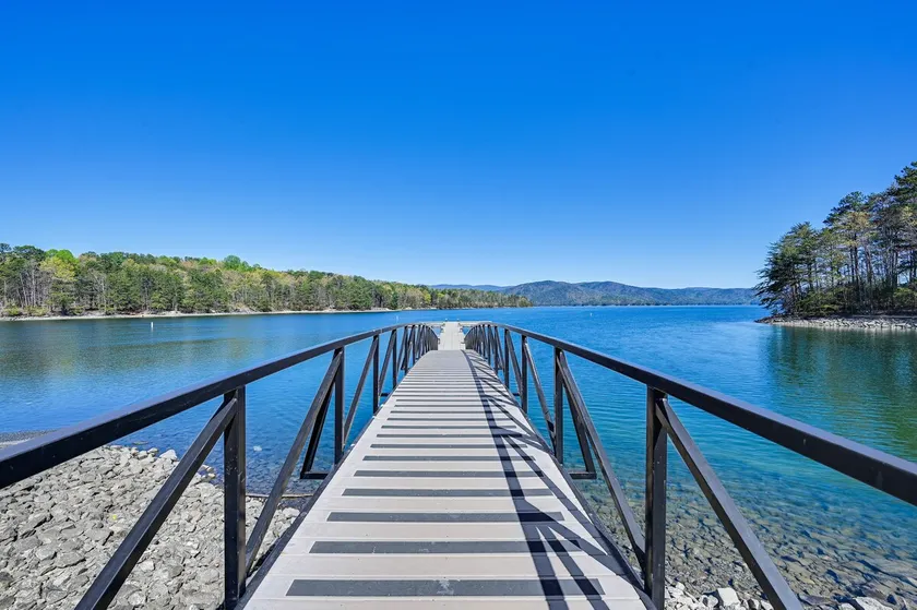 Serene Home Between Lake Jocassee & Lake Keowee - Image 1