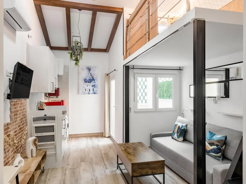 Madrid Villaverde IV, Studio with patio and AC - Image 1