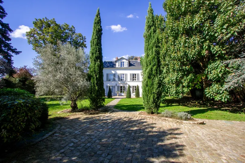 18th century home with Jacuzzi near Paris - Image 1