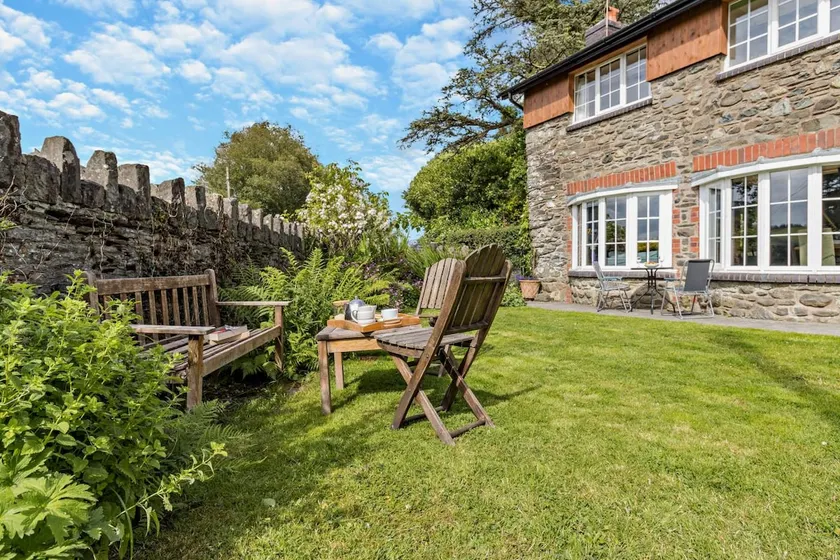 3 Bed in Cemmaes Road oc-h29101 - Image 1