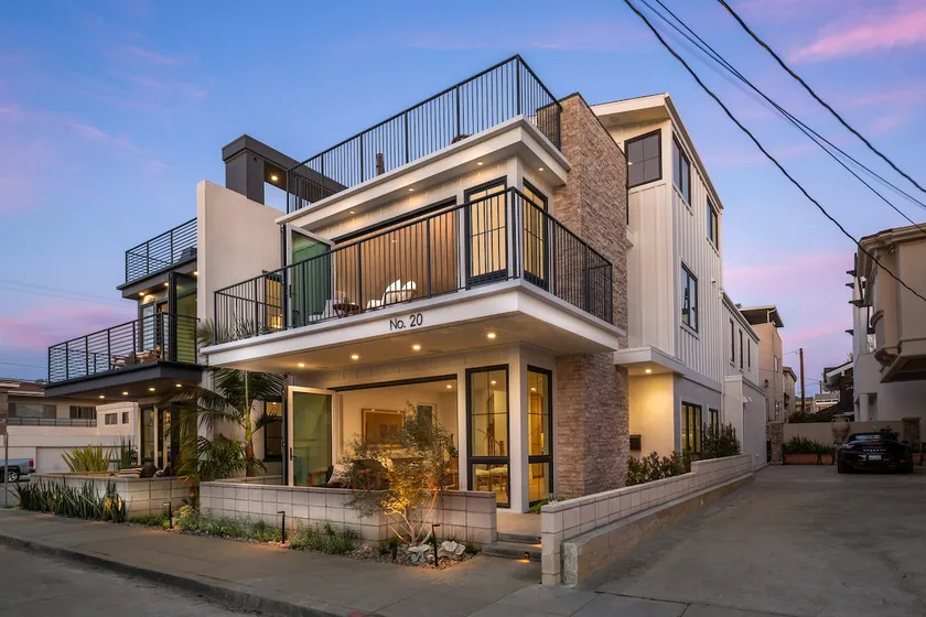 3-Story, Ocean Views, Steps to Beach, Sleeps 8 - Image 1