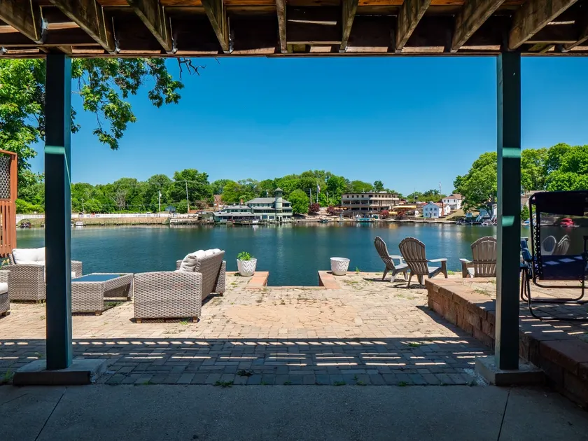 Lake Front - Kayak - Hot Tub - Sleeps 8 - Image 1