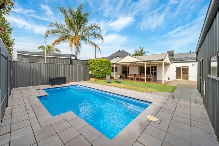 Coopers Cottage - Spacious Pool Escape with Studio - Image 1