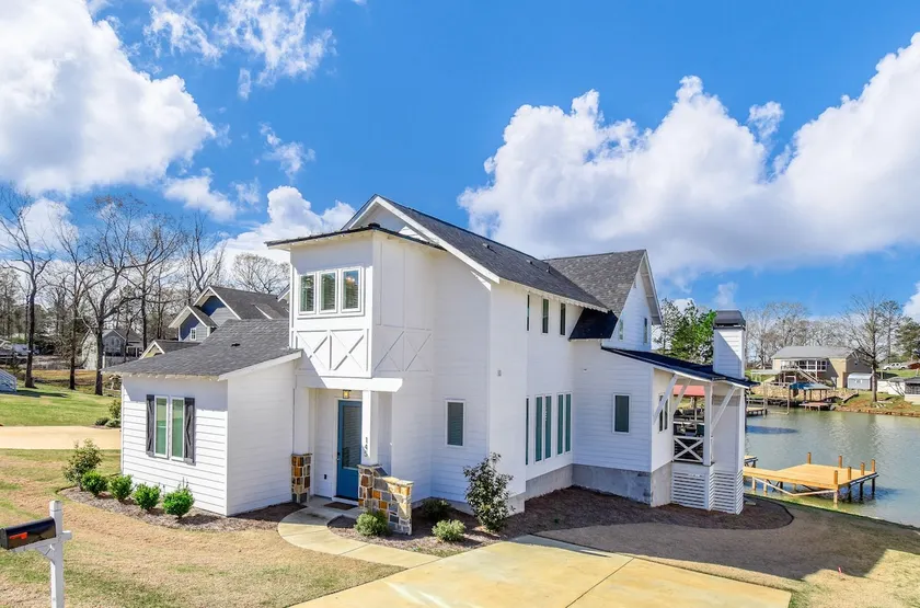 Changes in Latitude at Lake Martin, 4BR, pets ok! - Image 1