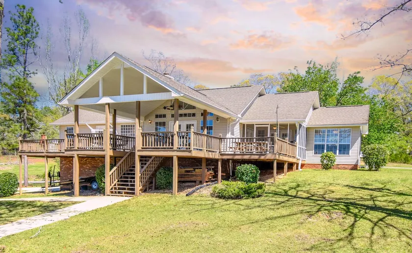 Crystal Clearwaters at Lake Martin, sleeps 8! - Image 1