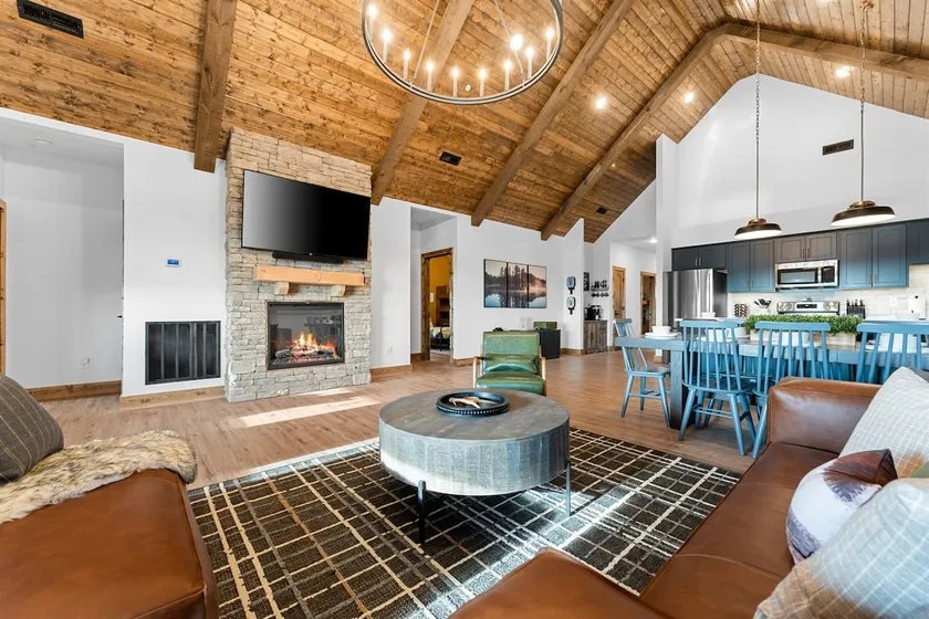 Luxury Lakeview, Hot Tub, Pickleball, Zero Stairs! - Image 1