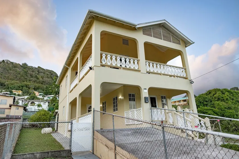 Pierocks Highgate Entire house with Free Parking and WI-FI - Image 1