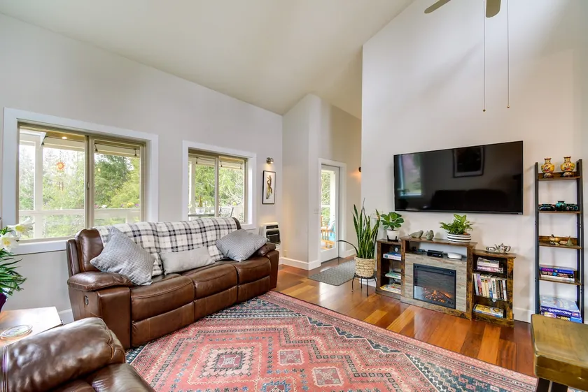 Port Townsend Home: Spacious Yard & Mountain Views - Image 1