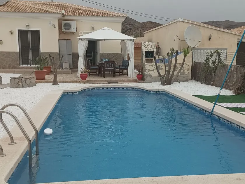 Family Villa for 6 with a pool, A/C, Wi-Fi, and parking - Image 1