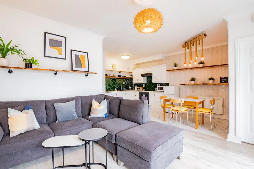 Gf - 2 Bed 2 Bath - Dockland Rest- Free Parking - Image 1