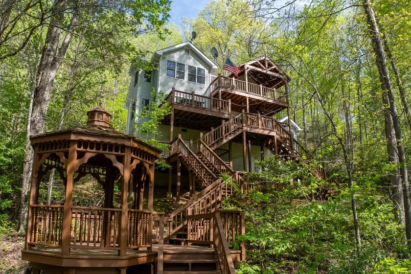 Tuckasegee Chateau - River Access with Tubing! - Image 1