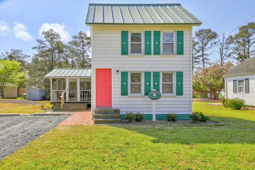Adorable Chincoteague home by Seaside Vacations - Image 1