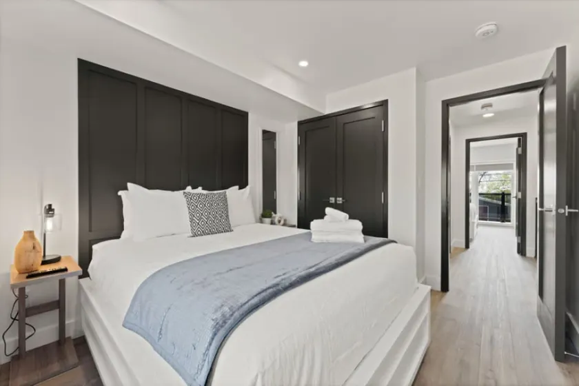 Luxury 171-11 Condos with Magnificent Lakeviews - Image 1