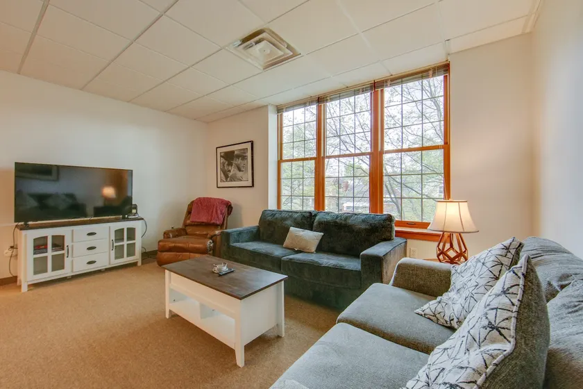 20 Mi to Dtwn Pittsburgh: Pet-friendly Apartment - Image 1
