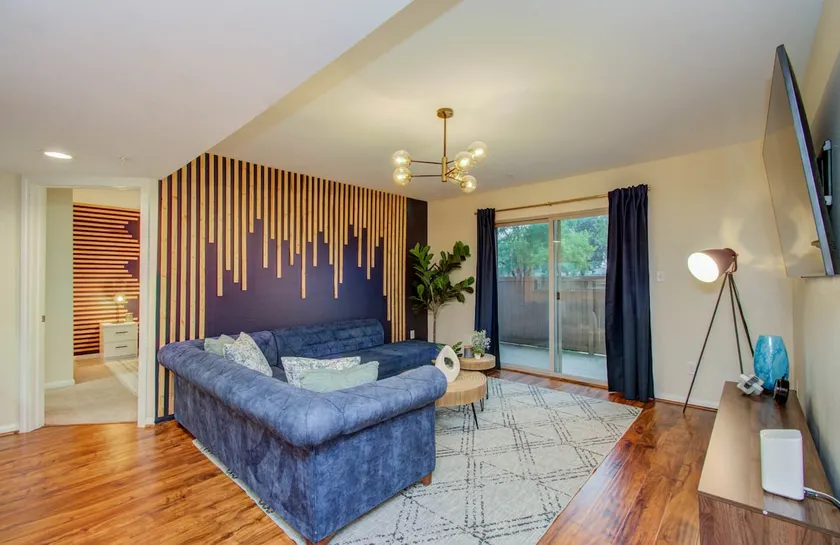 3 Bedrooms Spacious Central Condo w Pool - Image 1