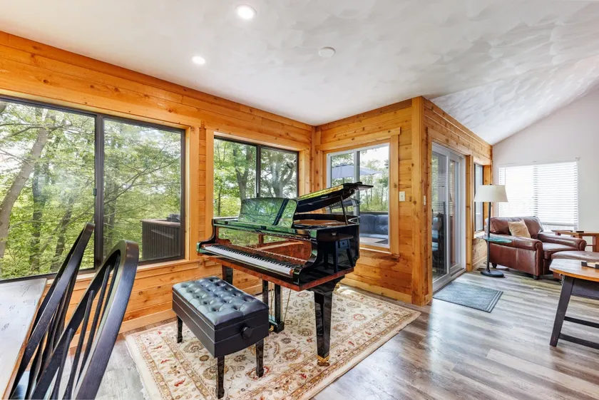 HV Woodside Retreat with a Grand Piano - Image 1