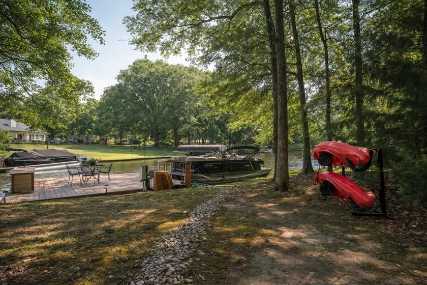 LakeOconee• Dock • Kayaks • GameRoom • PetFriendly - Image 1