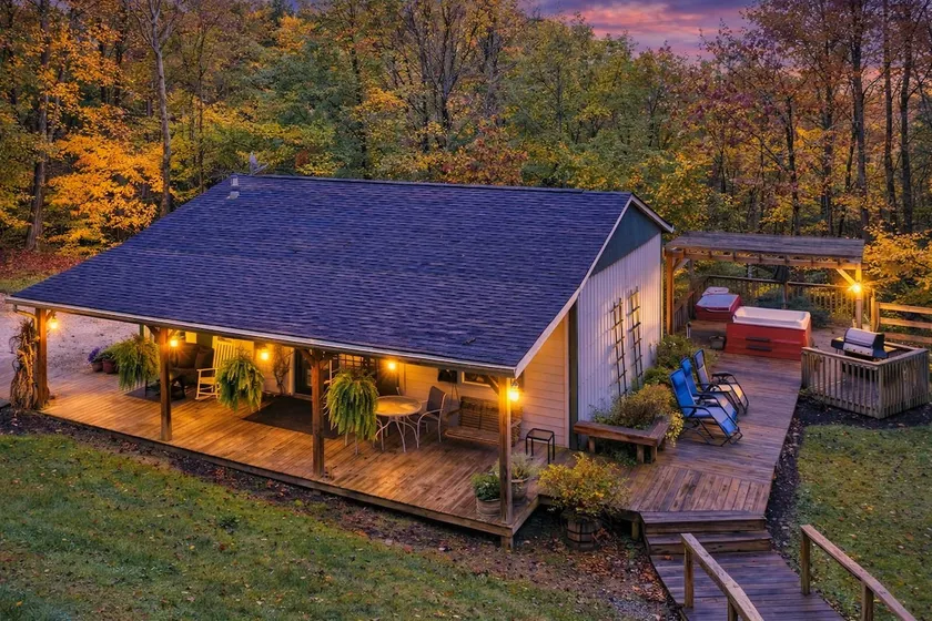 Carp's Cabin: 2 Bedroom Farmhouse Bungalow - Image 1