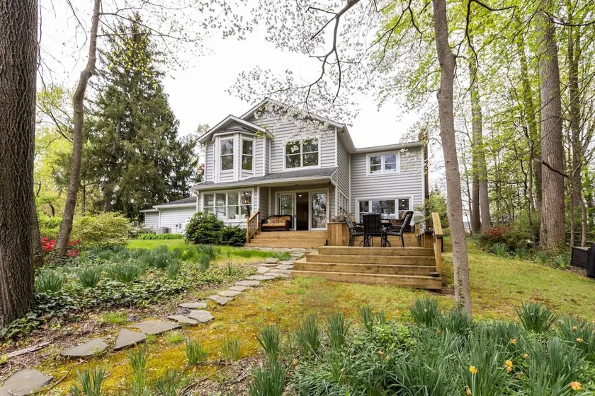 Luxury Waterfront Home Pier Mins to DTA - Image 1