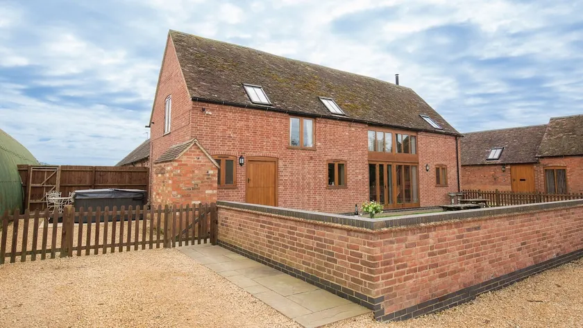 Siskin Barn - Image 1