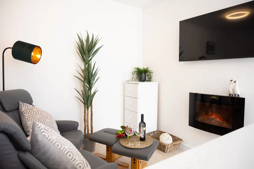 Modern-Private-Studio - Image 1