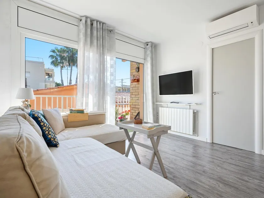 Apartment with terrace 250m beach and train - Image 1