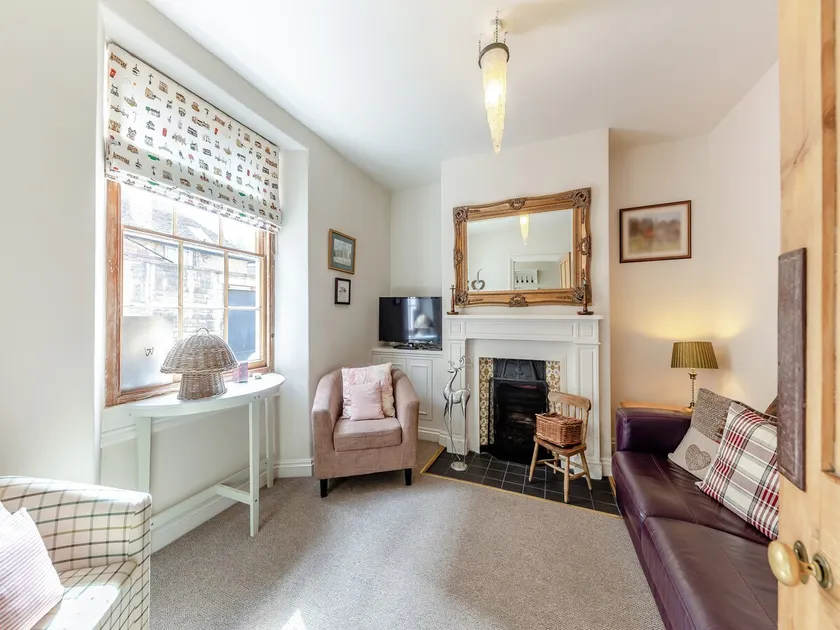 Beautiful Stamford Townhouse with River Views - Image 1